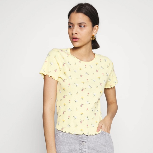 NWT Hollister & Co Baby Tee yellow floral … - Picture 4 of 10